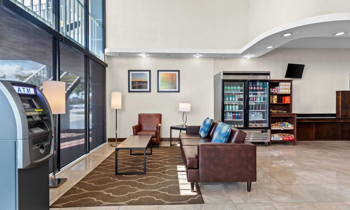 Disston Heights Hotel | Quality Inn & Suites at Tropicana Field
