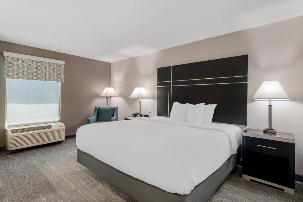 Union City Hotel | Quality Inn & Suites Union City - Atlanta South