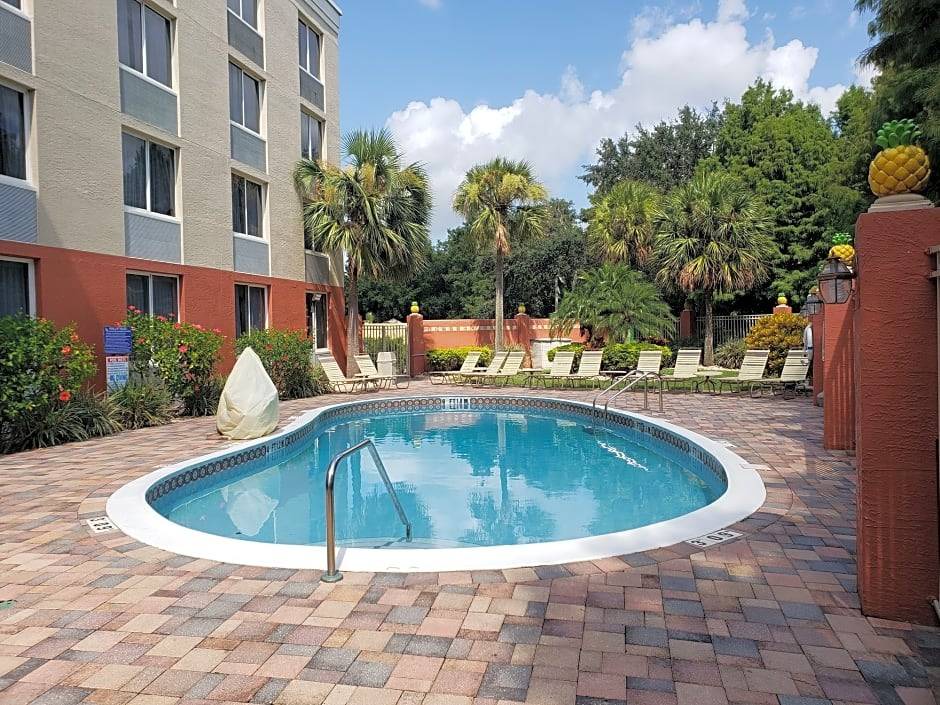 Southwest Orlando Hotel | Quality Inn & Suites Near the Theme Parks