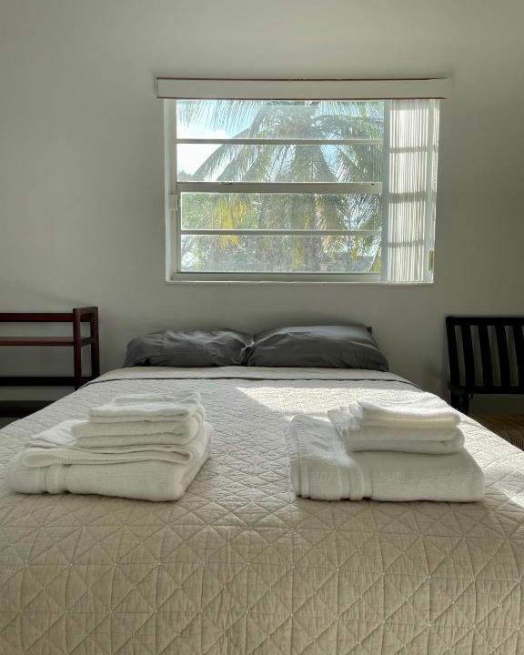 Palmetto Bay House | Queen's Tropical Garden View Room