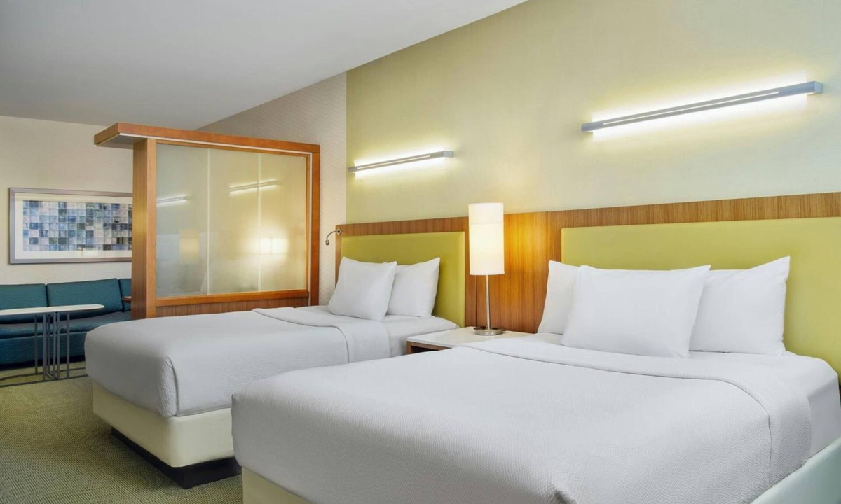 Moosic Hotel | Queen w/Sofa | SpringHill Scranton | Shoppes at Montage, Events + Games
