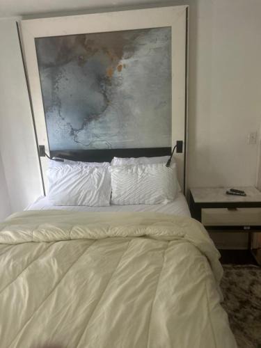 Ellenwood House | QueenRoom1