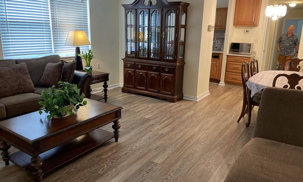 Woodberry Apartment | Quiet 2 Bedroom Apartment Condo close to Downtown - Emerald Elite