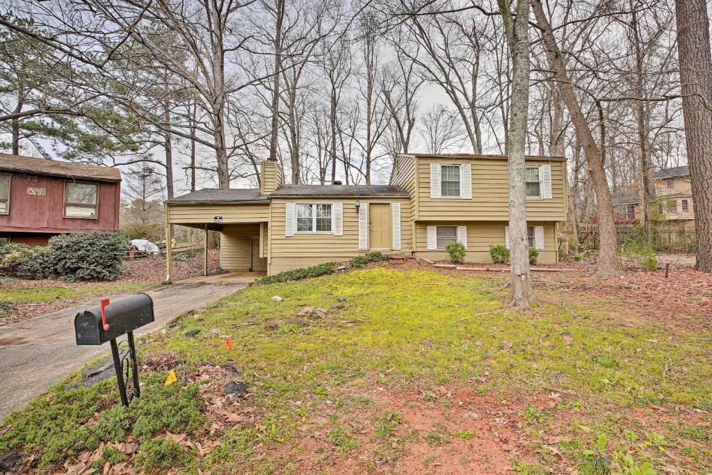Stone Mountain House | Quiet and Convenient Home 6 Mi to Stone Mtn!