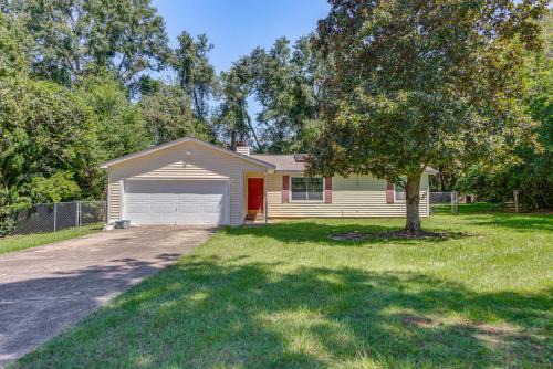 Tallahassee House | Quiet & Convenient Tallahassee Home, 4 Mi to Lake!