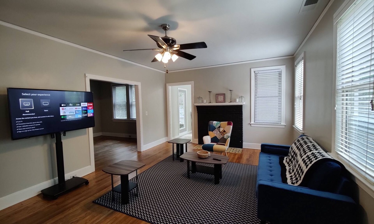Rosewood House | Quiet family home located close to everything that Columbia has to offer.