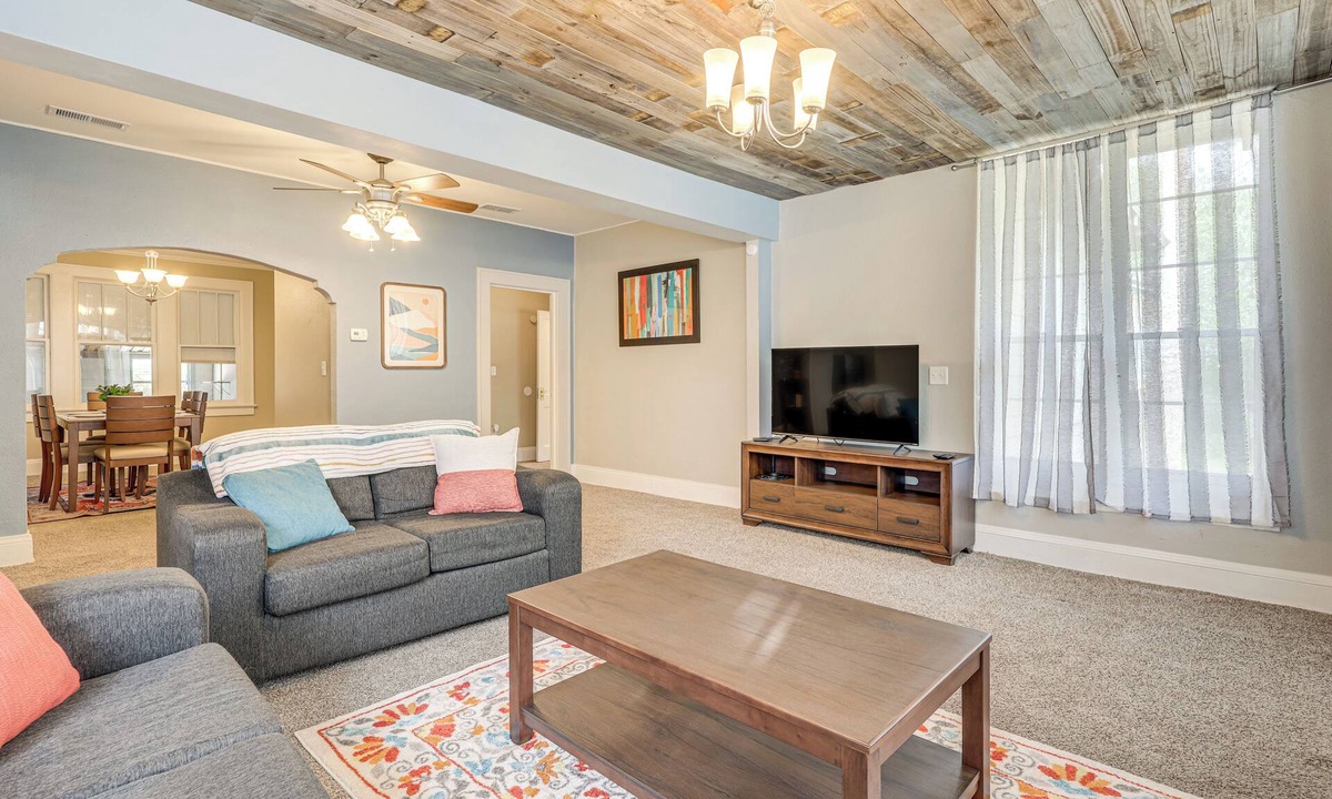 Northside House | Quiet Jacksonville Retreat - 4 Miles to Downtown!