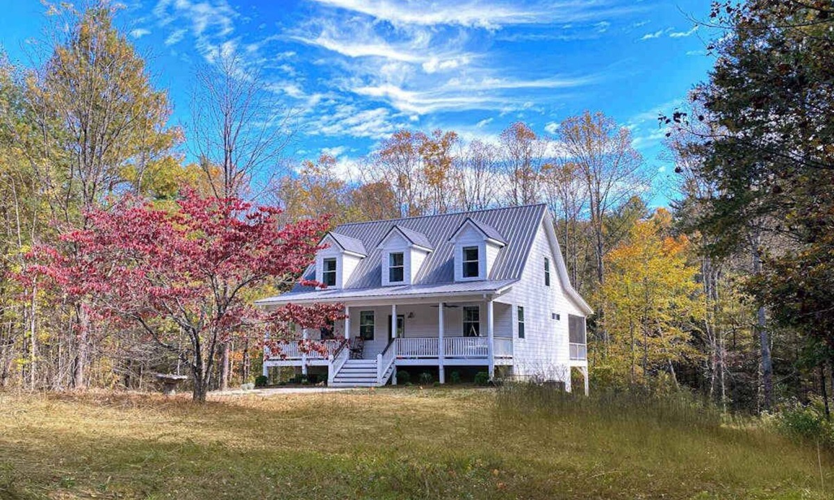 Hendersonville House | Quiet Mountain Cabin/30 Acres/Hiking Trails/Porches/Fireplace/Firepit