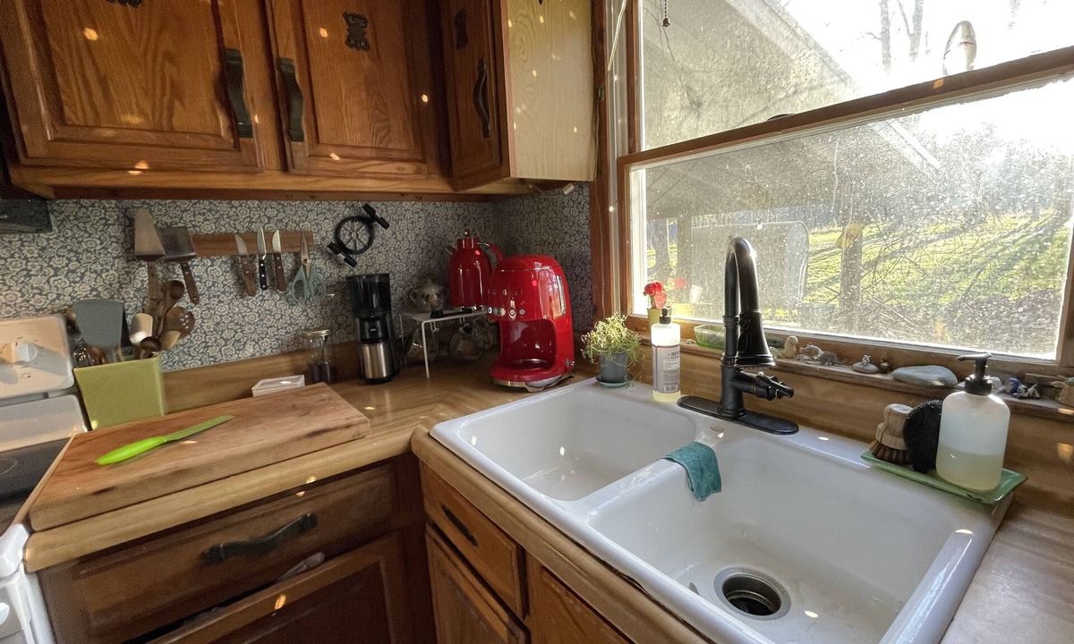 Frank House | Quiet mountain retreat with artist workspace, playroom, office and views