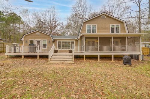 Eatonton House | Quiet & Stylish Waterfront Gem w/Dock in Eatonton