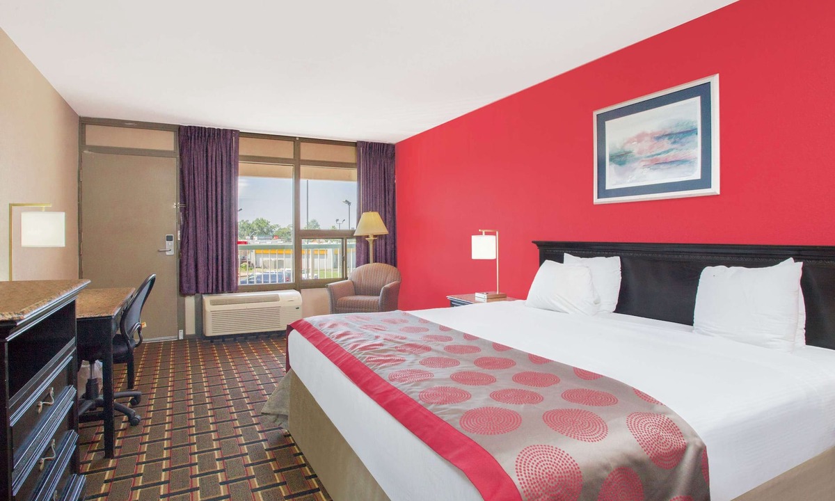 Edgewood Hotel | Ramada Hotel & Conference Center by Wyndham Edgewood