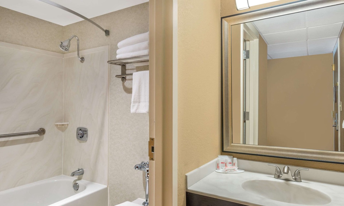 Paintsville Hotel | Ramada Hotel & Conference Center by Wyndham Paintsville
