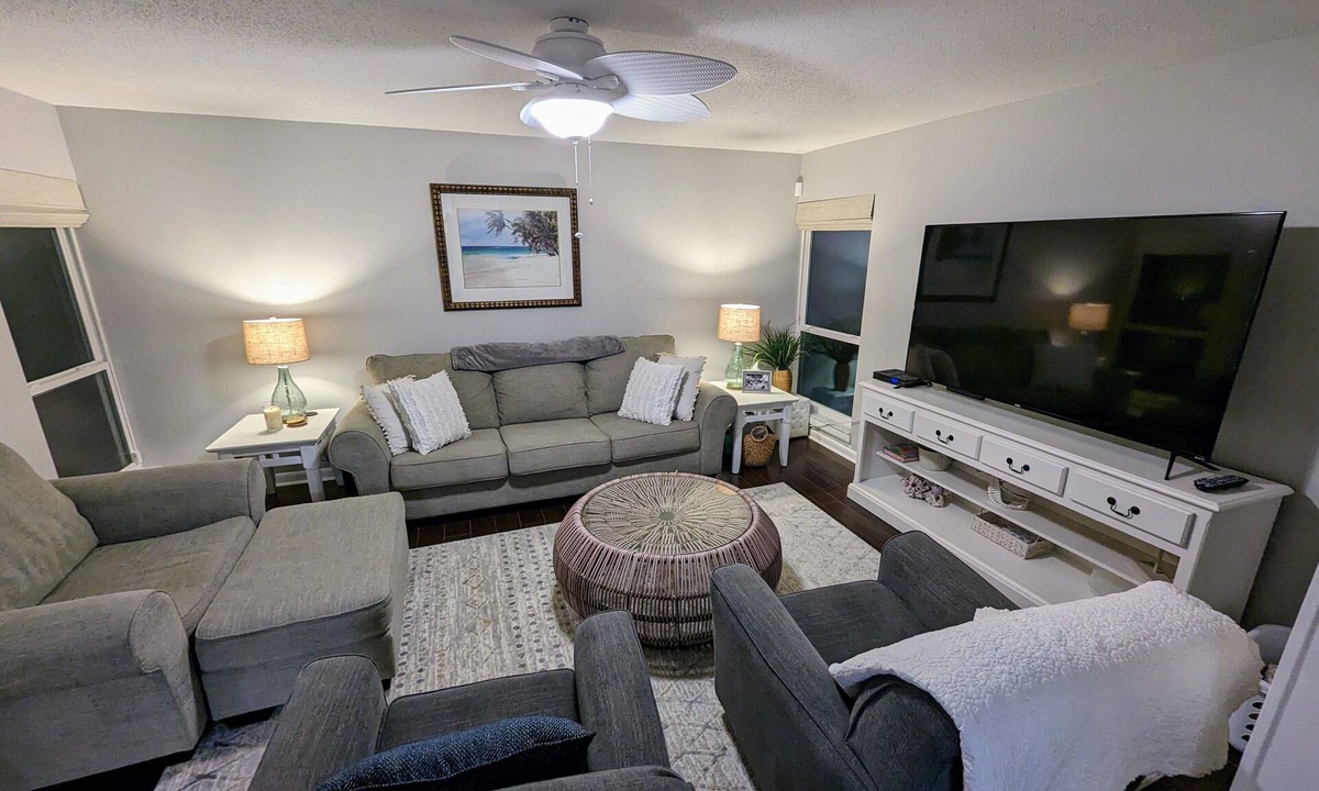 Dixie Shores Condo | Rare 3 bdrm Waterfront condo -Dixie Shores - private dock - boatlift - bunkroom