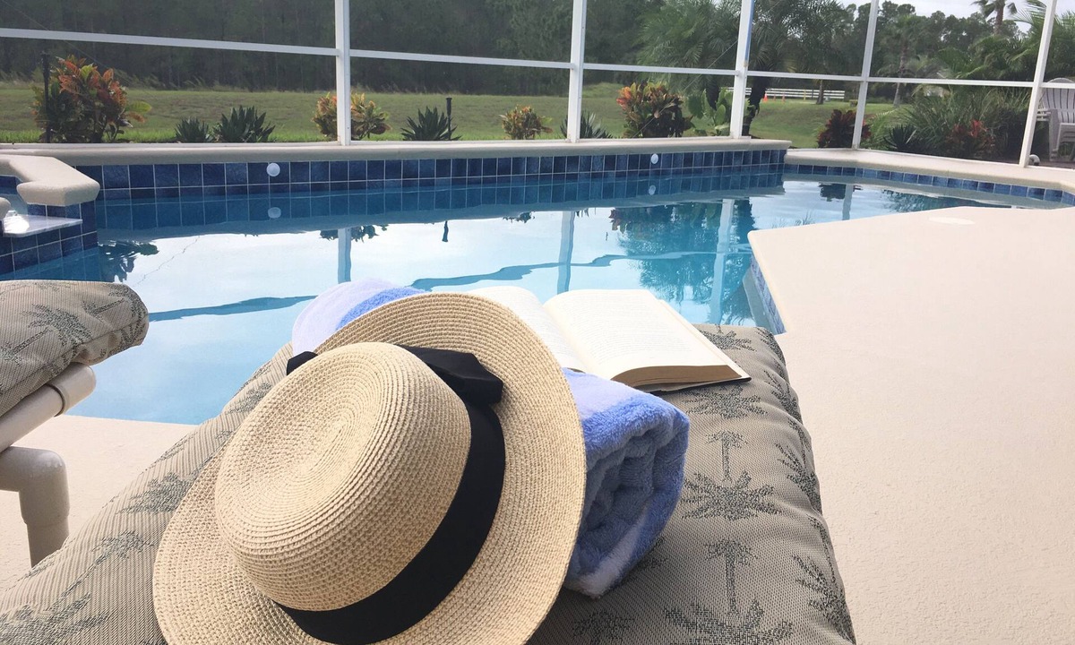 Tuscan Ridge House | RATES REDUCED Close to Disney. 5 Star home. Fantastic pool area, large lanai.