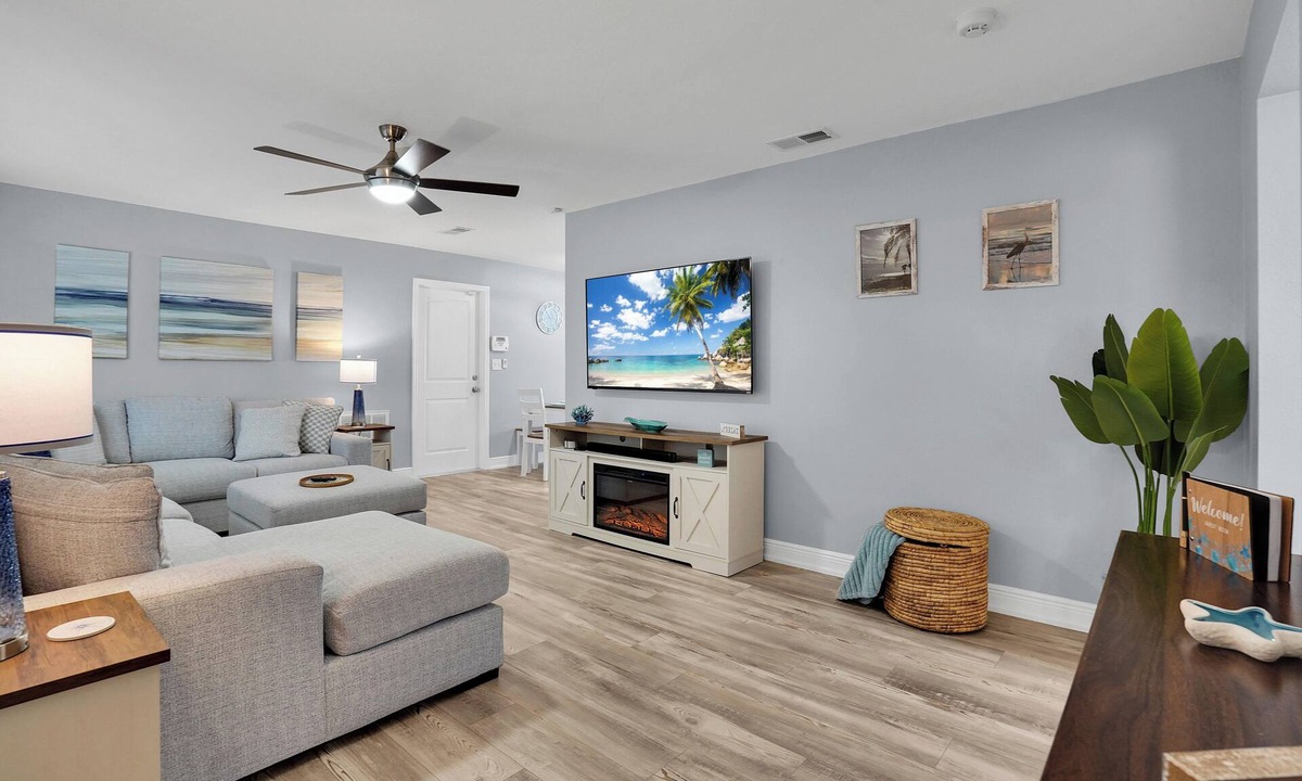 Largo House | READ CAREFULLY - 3/2 Home, 1 mile to Indian Rocks Beach!