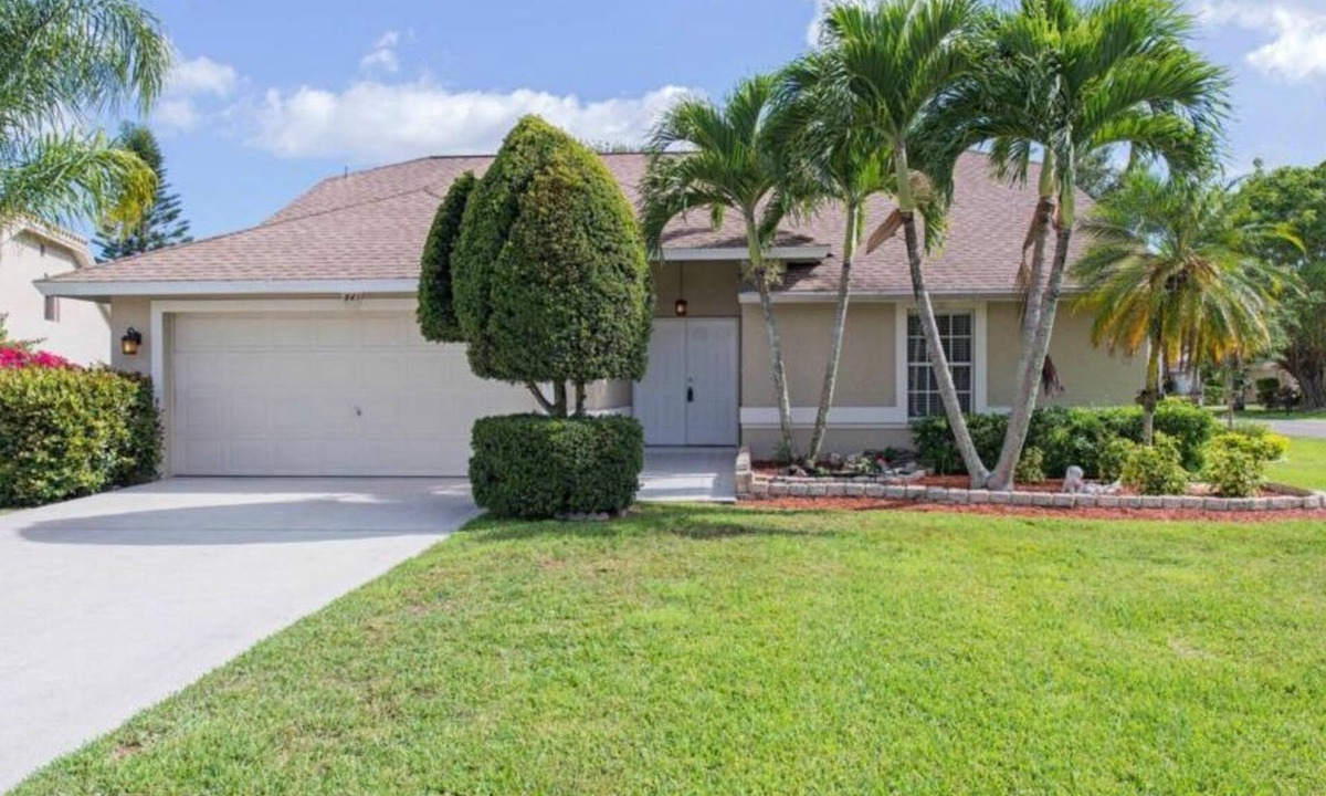 Naples House | Recently Remodeled Vacation Home, Sleeps 6, Private Pool