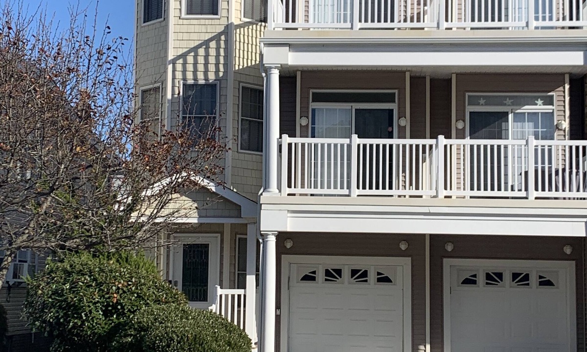North Wildwood House | Recently updated & upgraded 4 BR, 3.5 Bath, 3 story Townhome with Beach Views