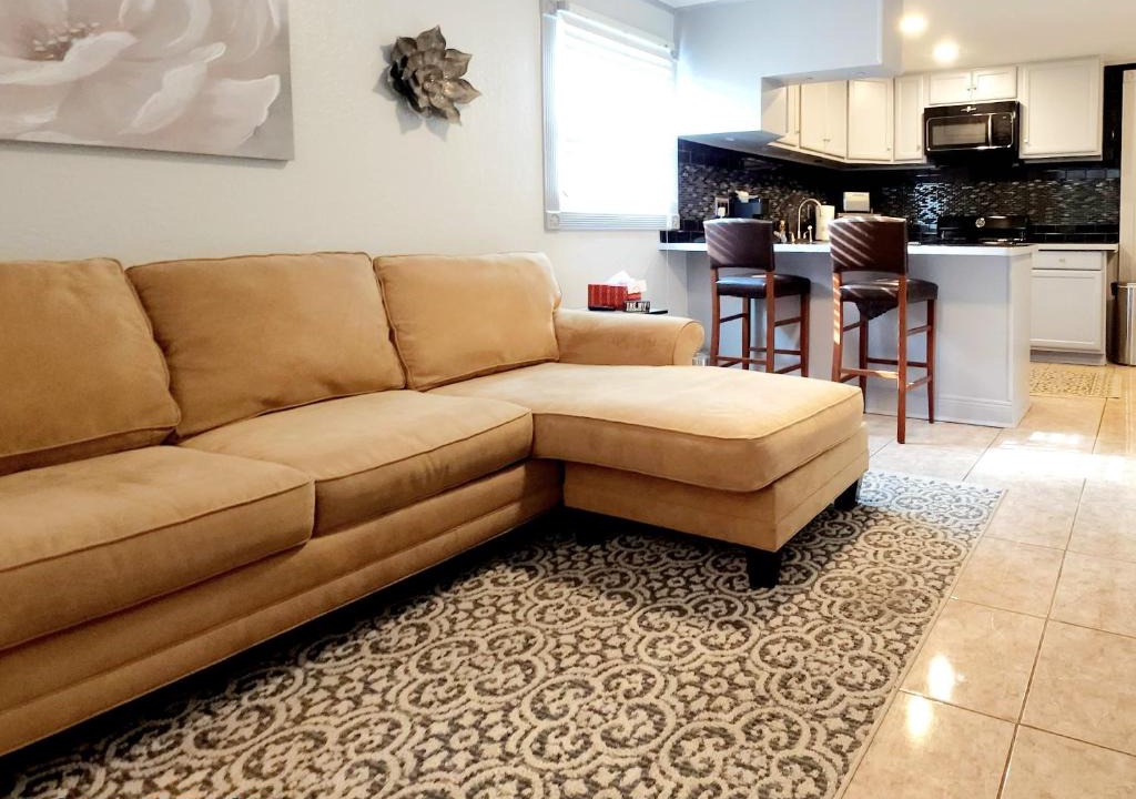 Lakeland Apartment | RED DOOR HOUSE