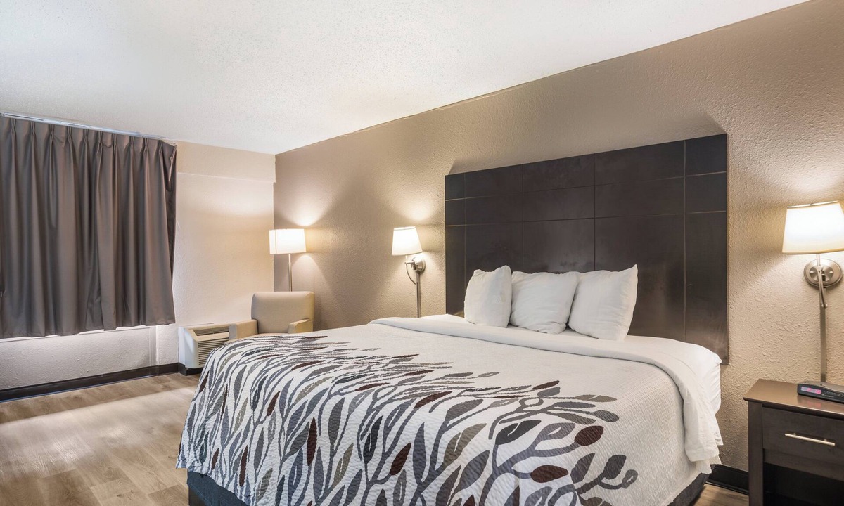 Windsor Forest Hotel | Red Roof Inn Savannah - Southside/Midtown