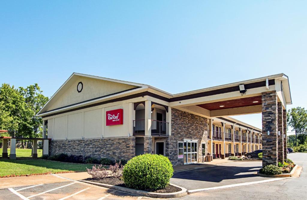Greenwood Hotel | Red Roof Inn & Suites Greenwood, SC