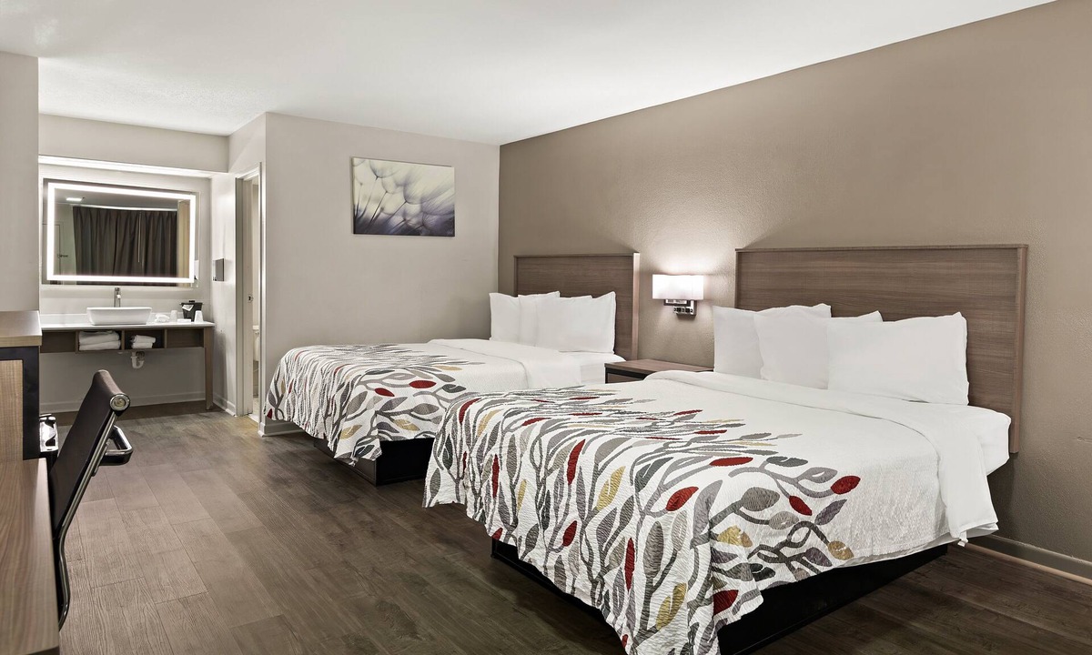 Monroe Hotel | Red Roof Inn & Suites Monroe, NC