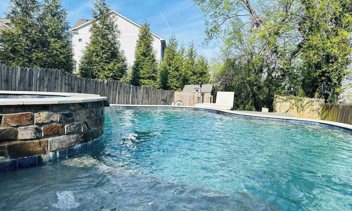 Dilworth House | Refined Urban Escape with Lush Outdoor Spaces, North Carolina House 1364