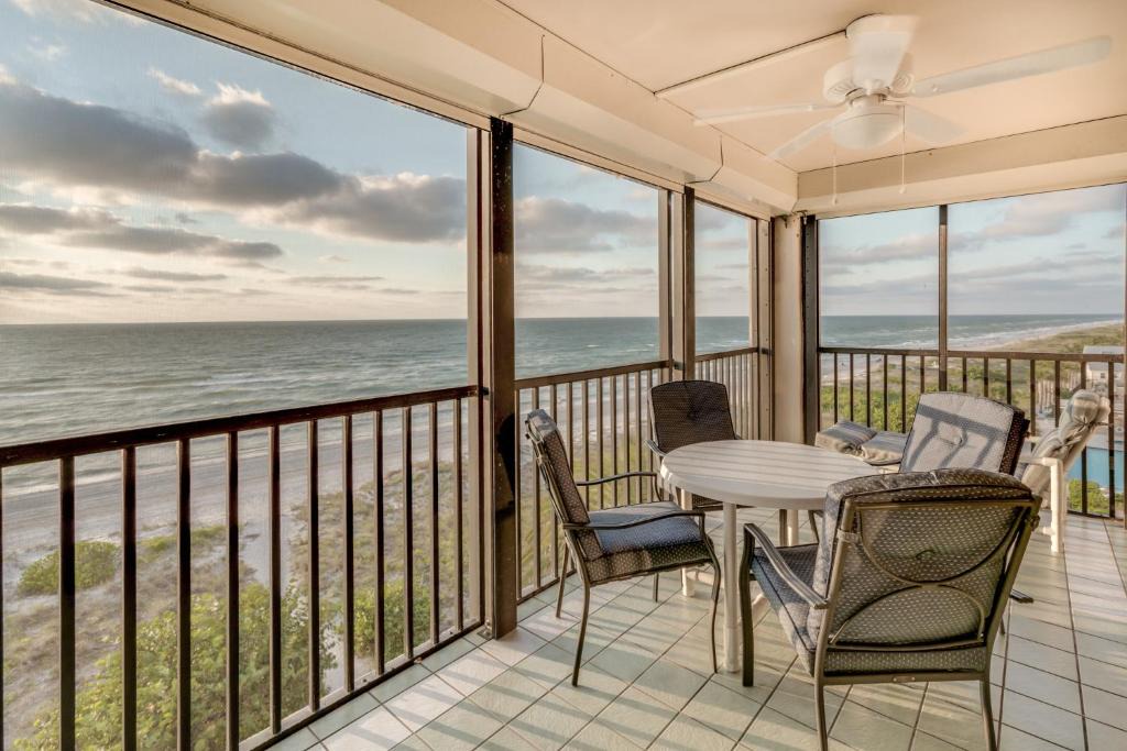Indian Rocks Beach Apartment | Reflections on the Gulf 504, Sleeps 6, 2 Bedroom, Gulf Front, Pool, Spa