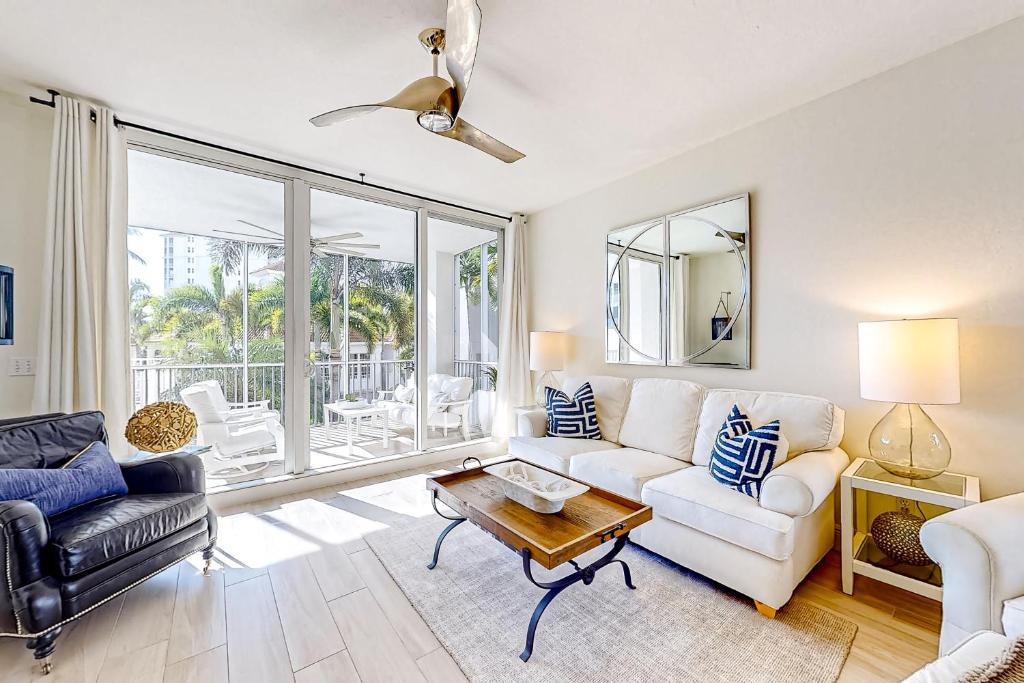Vanderbilt Beach Apartment | REGATTA AT VANDERBILT BEACH III #204