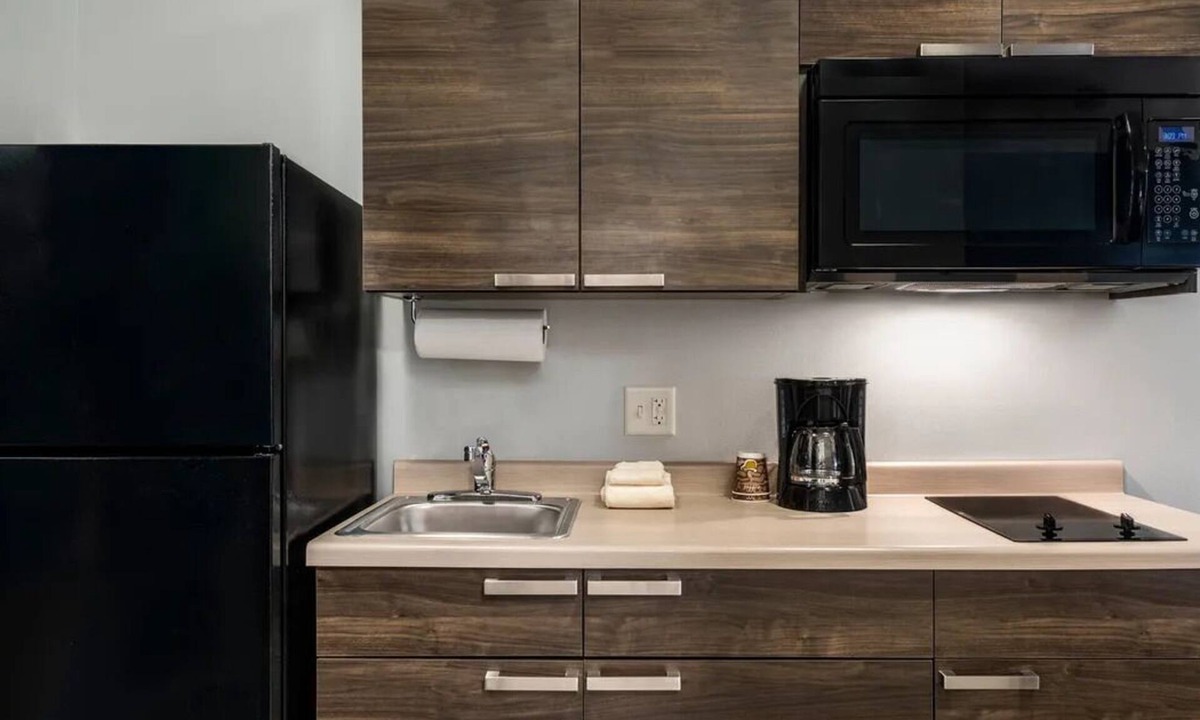 Pooler House | Relax in 3 Rooms w/Kitchen, Pillow-Top Mattress & Easy On-Site Laundry