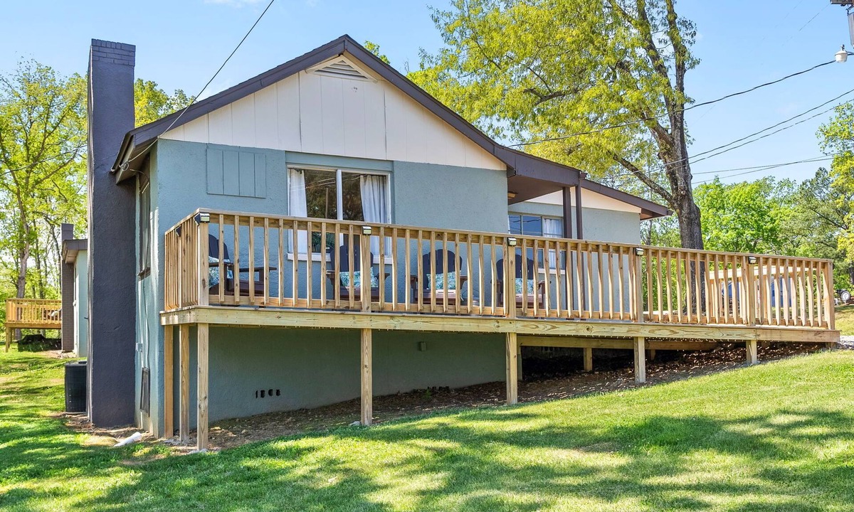 Buchanan Cabin | Relax & Recharge, 2BR/1BA Lakefront Stay with Boat Slip + Pet-Friendly