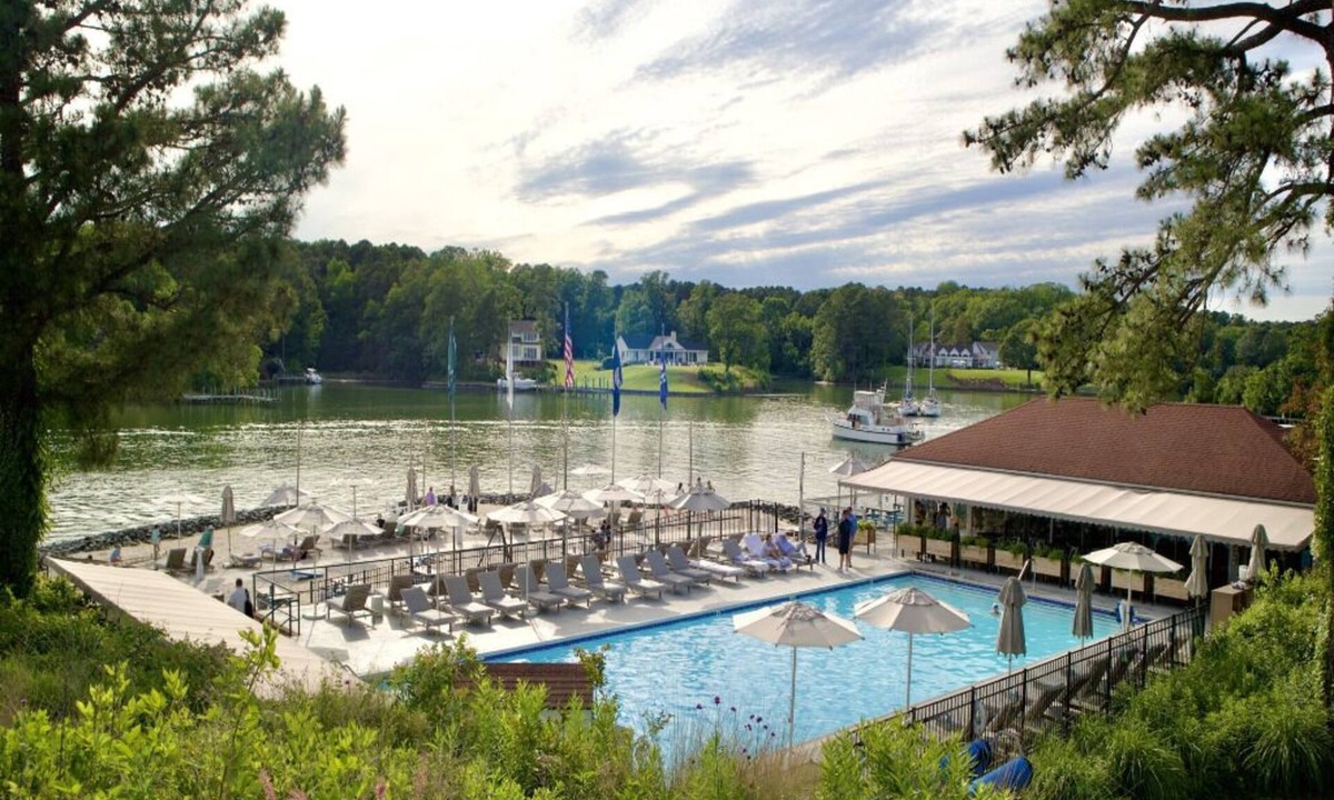 Irvington Hotel | Relax & Recharge in 2 Vista Suites! Seasonal Pool, Courtyard + Free Parking!