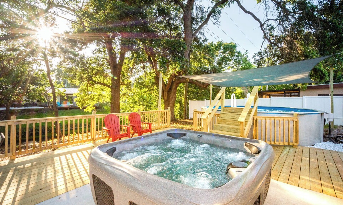 Clearwater House | Relax & Unwind at Your Clearwater Getaway – 4BR/2BA with Pool & Hot Tub