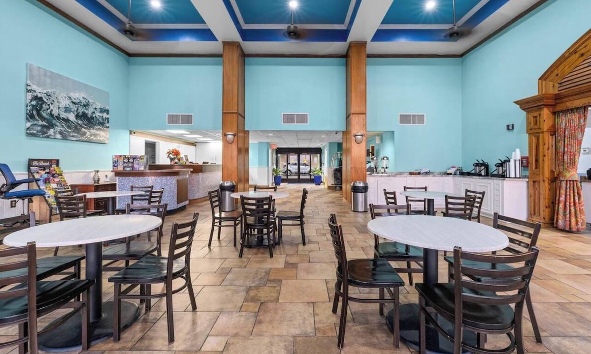 Myrtle Beach Hotel | Relax w/Full Kitchen + Balcony View in Stunning Beach Suite