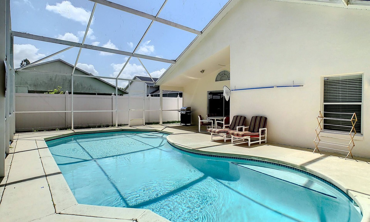 Windward Cay House | Relaxing 3 bed pool home 7 miles from Disney and 5 minutes from Midevil times