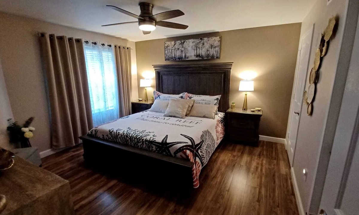 Clearwater Condo | Relaxing Avalon Condo with Heated Pool, 3 Mi to Clearwater Beach- King Size Bed