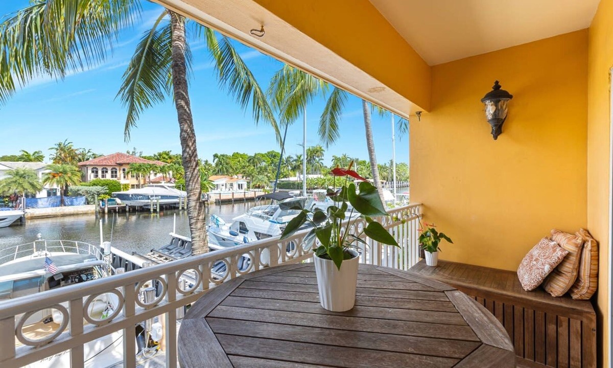 Hendricks and Venice Isles Apartment | Relaxing Beach Apt in las Olas Blvd