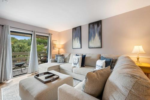 Folly Field Villa | Relaxing Beach Retreat - Walk to Beach and Resort