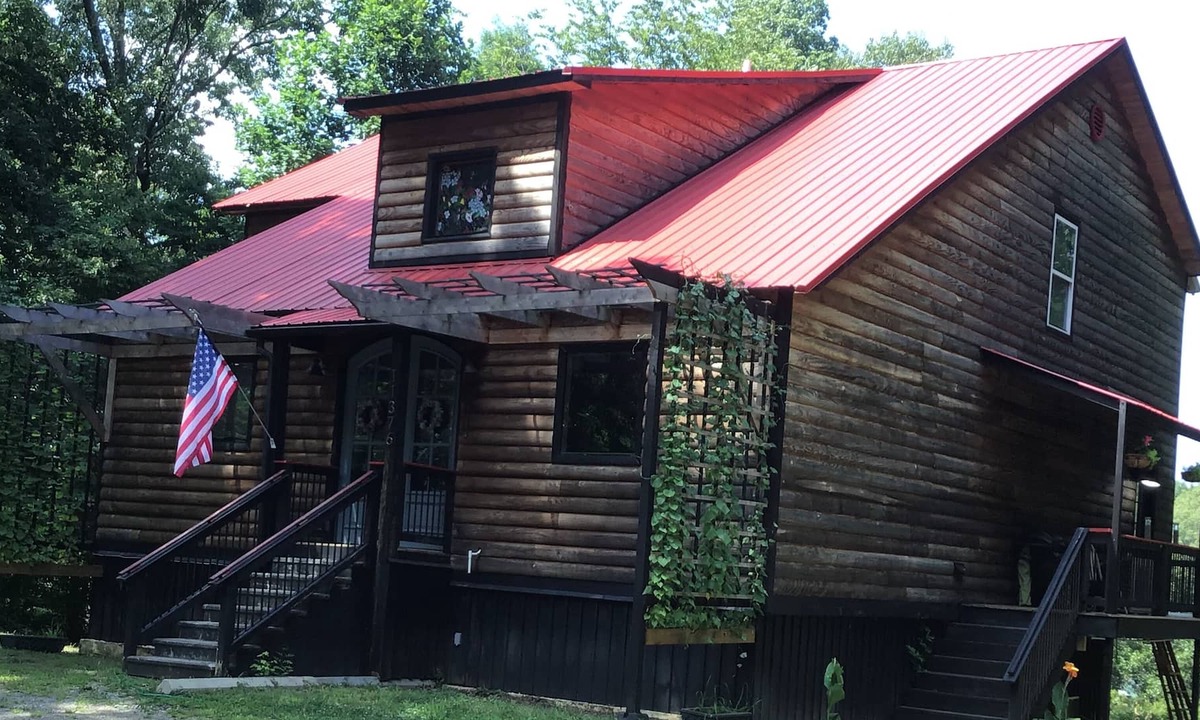Hernando House | RELAXING & BEAUTIFUL Log Cabin home 4 Bedroom 3 Bathroom Lakeside