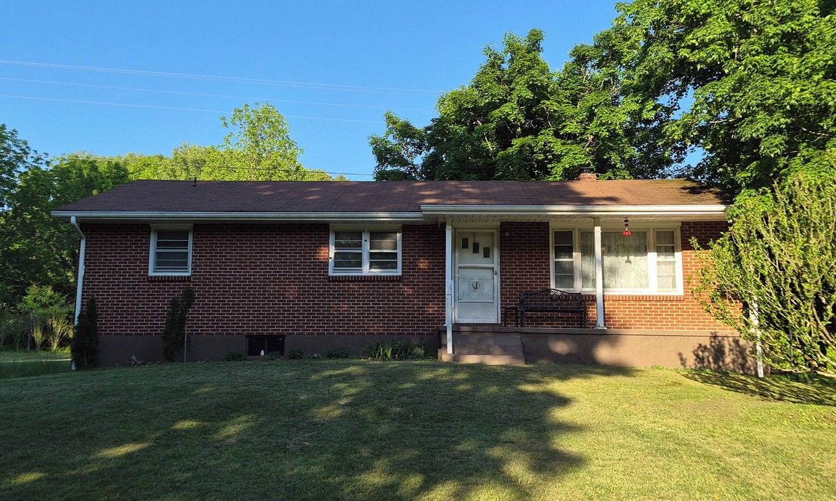 Abingdon House | Relaxing, Cozy, Convenient, 2 mi. from the Creeper Trail/South Holston Lake,