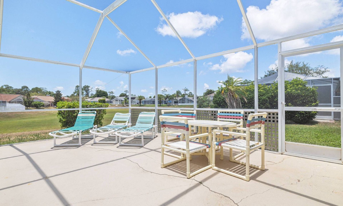 Fairway Oaks House | Relaxing Gulf Getaway Heated Pool, Covered Patio & Prime Location Near Parks, Beaches & Attractions!