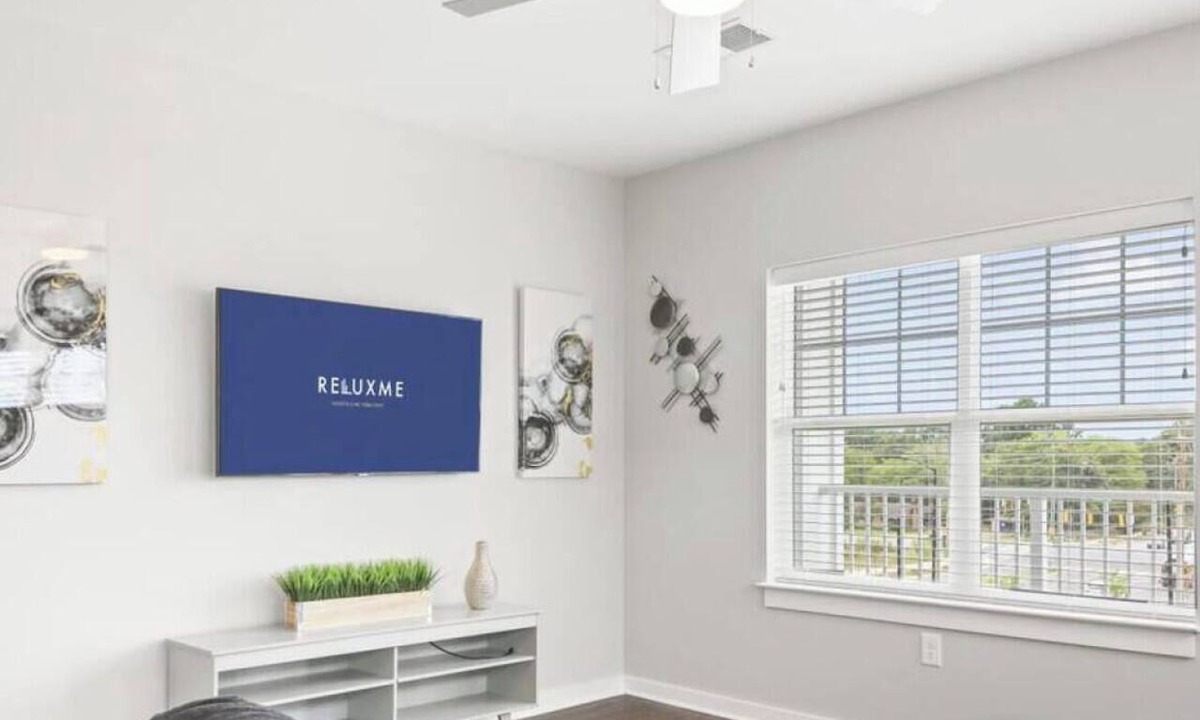Paw Creek Apartment | Reluxme | 2BR Oasis Near Airport & Attractions