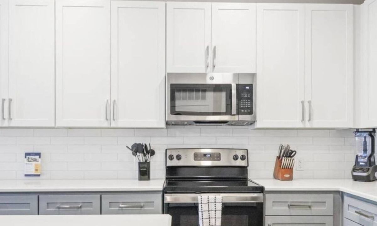 Paw Creek Apartment | Reluxme | Chic 1BR Near Mall & Airport