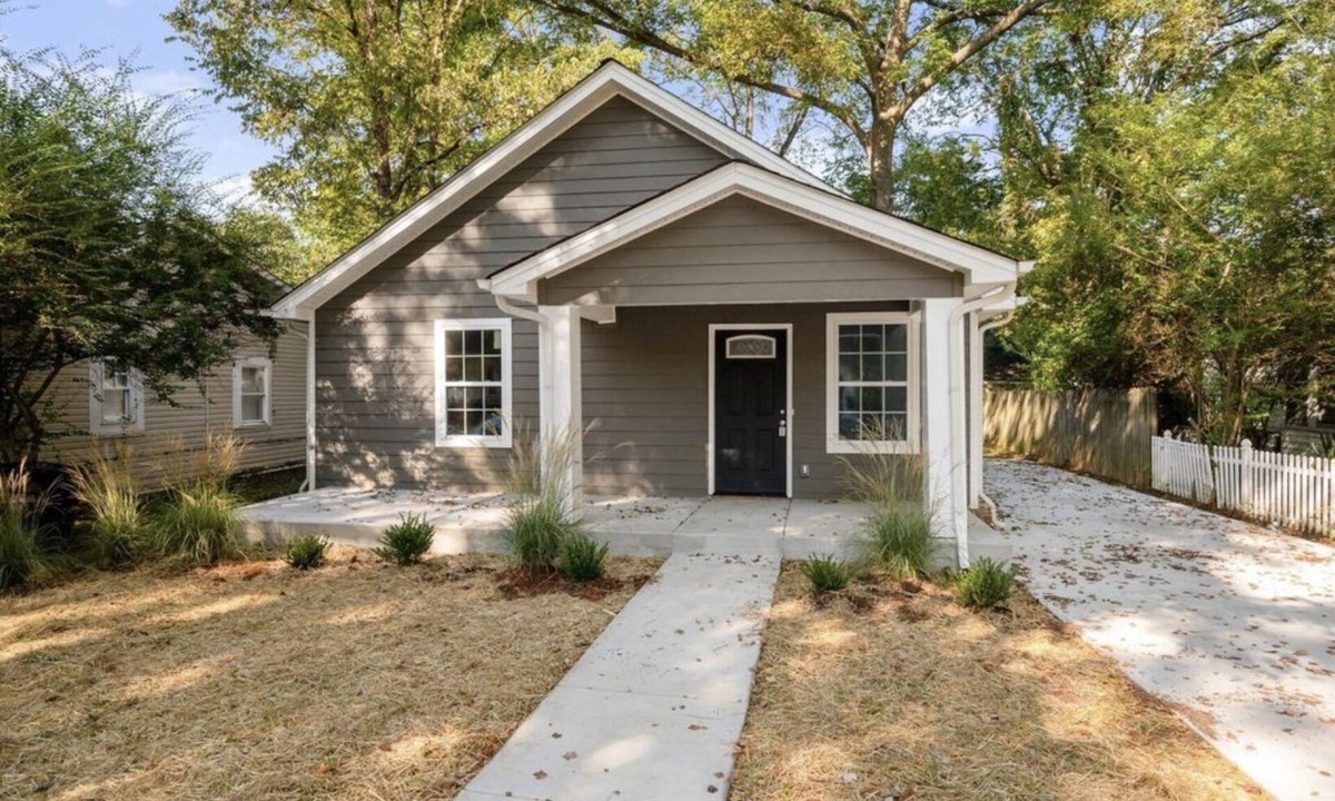 Murfreesboro House | Remodeled historic home walking distance to downtown Murfreesboro and MTSU.