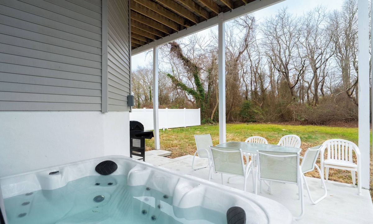 Del Haven House | Renovated 6 bedroom home near the beach with hot tub, yard & sunset views.
