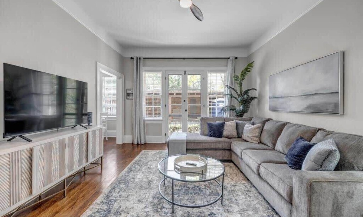 Riverside Apartment | Renovated Apt - Blocks from Shoppes of Avondale!
