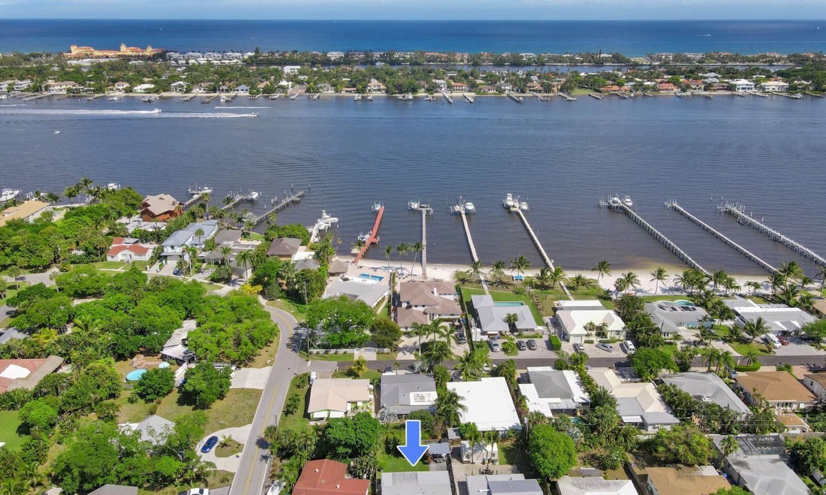 East Central Boulevard House | Renovated House just mile from the the Pier and the Beach with pool and jacuzzi