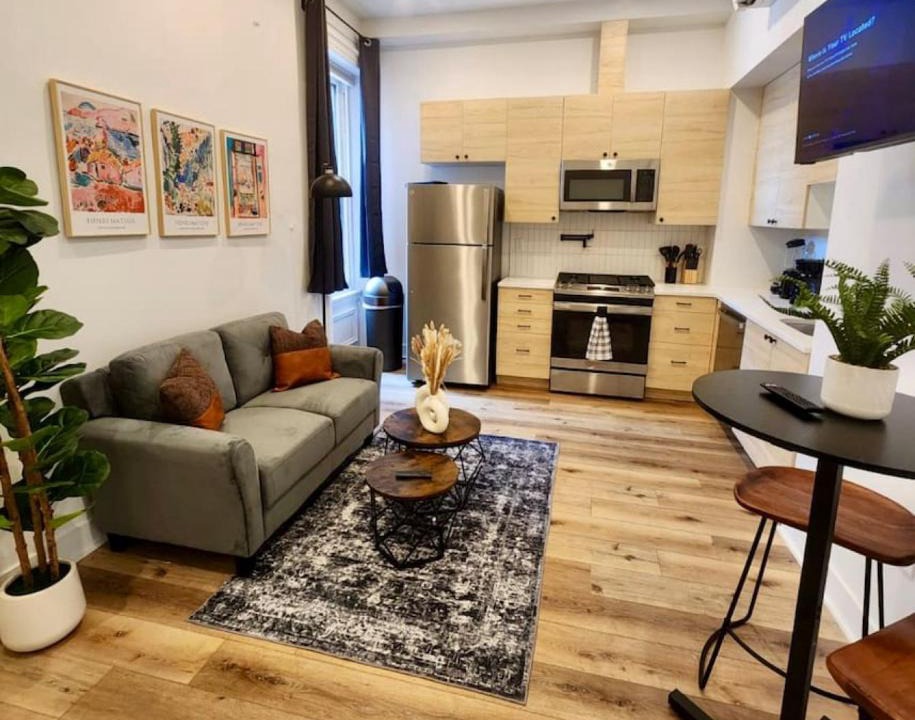 Center City West Apartment | Renovated Jr 1BR - Center City - Sleeps 4 - 2 Beds