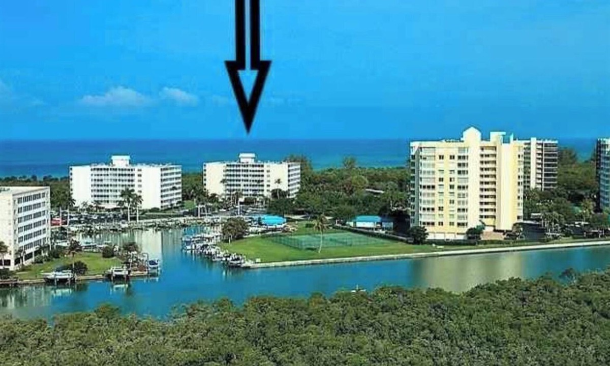 Vanderbilt Beach Condo | Renovated Ocean-View 7th Floor Condo Walk to Vanderbilt Beach Pool + Kayak