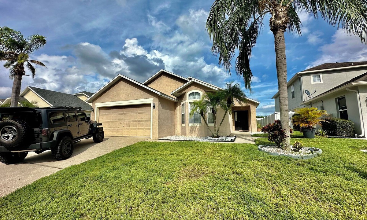 Westbury House | Residential Westbury 4BR Pool Home near Disney Parks