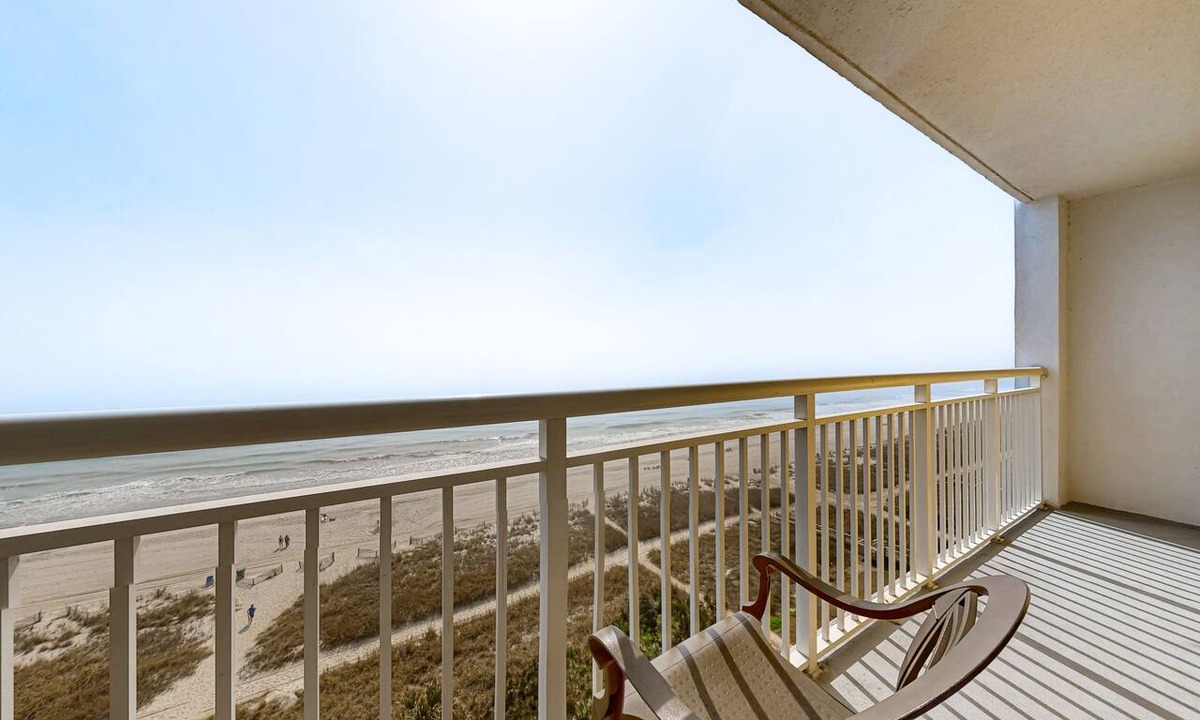 Myrtle Beach Condo | Resort-style beach condo with oceanfront balcony, beach access, hot tubs, pools